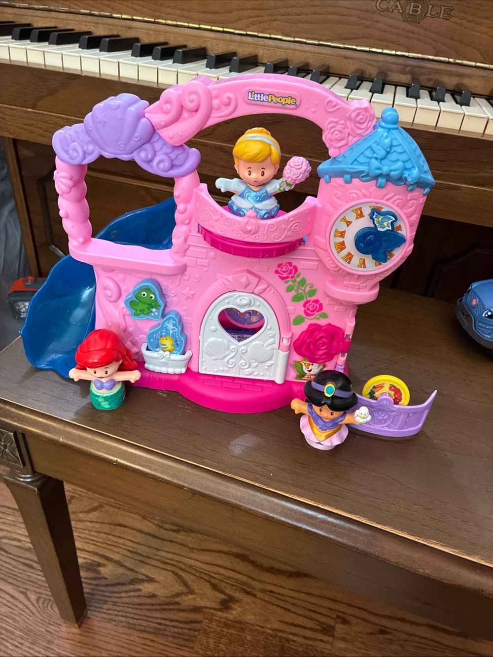 Little People Disney Princess Castle Ariel Cinderella Jasmine Play & Go Set